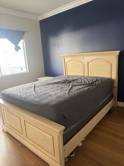 Queen Bedroom Set – Bed Frame + 2 Nightstands