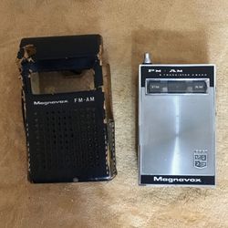 Vintaged AM/FM  (Magnavox) 