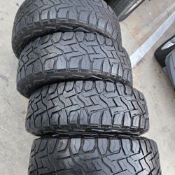 285  70 17 Toyo Open Contry con 80% de vida las 4 They all have 80% of their life remaining.