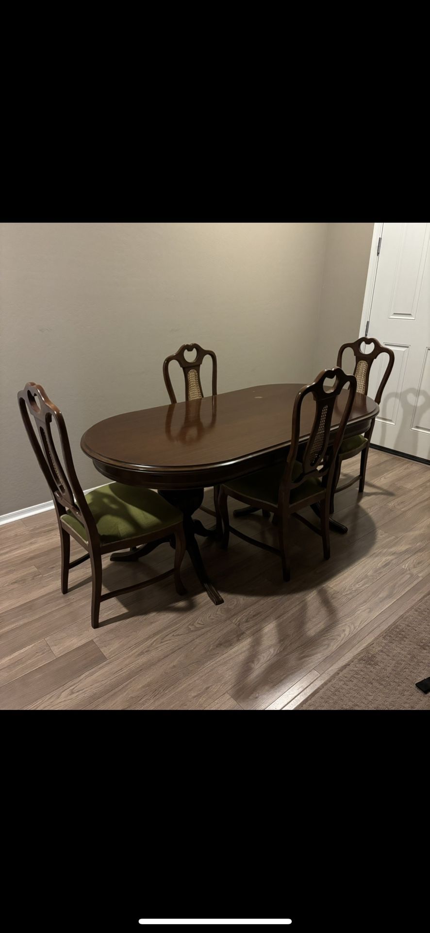 Dining Table And Chairs Delivery Available 🚚