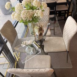 Table + 4 Chairs 
