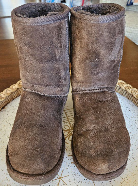 Womens UGG CLASSIC SHORT ll Chocolate Boots Size 6 