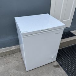 Chest Freezer - 5 Cuft - Insignia Brand