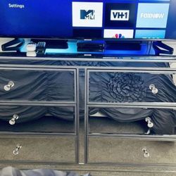 Dresser & Nightstands