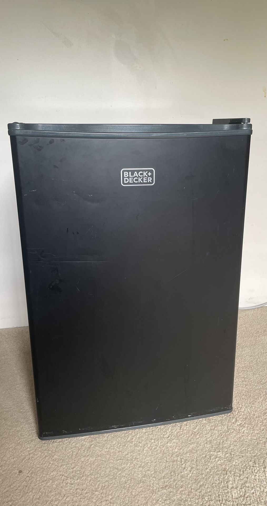 Black and Decker mini fridge 