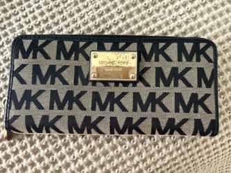 Michael Kors Logo Wallet