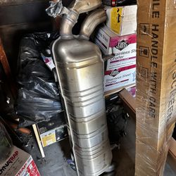 Bmw M850i muffler with valves