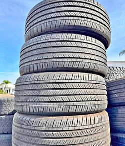 235 55 19 Michelin Tires Con 80% de Vida Las 4