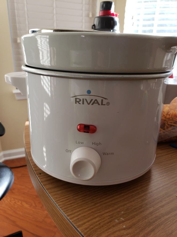 Slow cooker