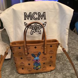 Authentic MCM Enamel Tote Bag for Sale in Albert Lea, MN - OfferUp