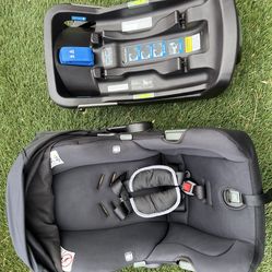 Nuna Pipa infant car seat w/ base (in Des Moines)