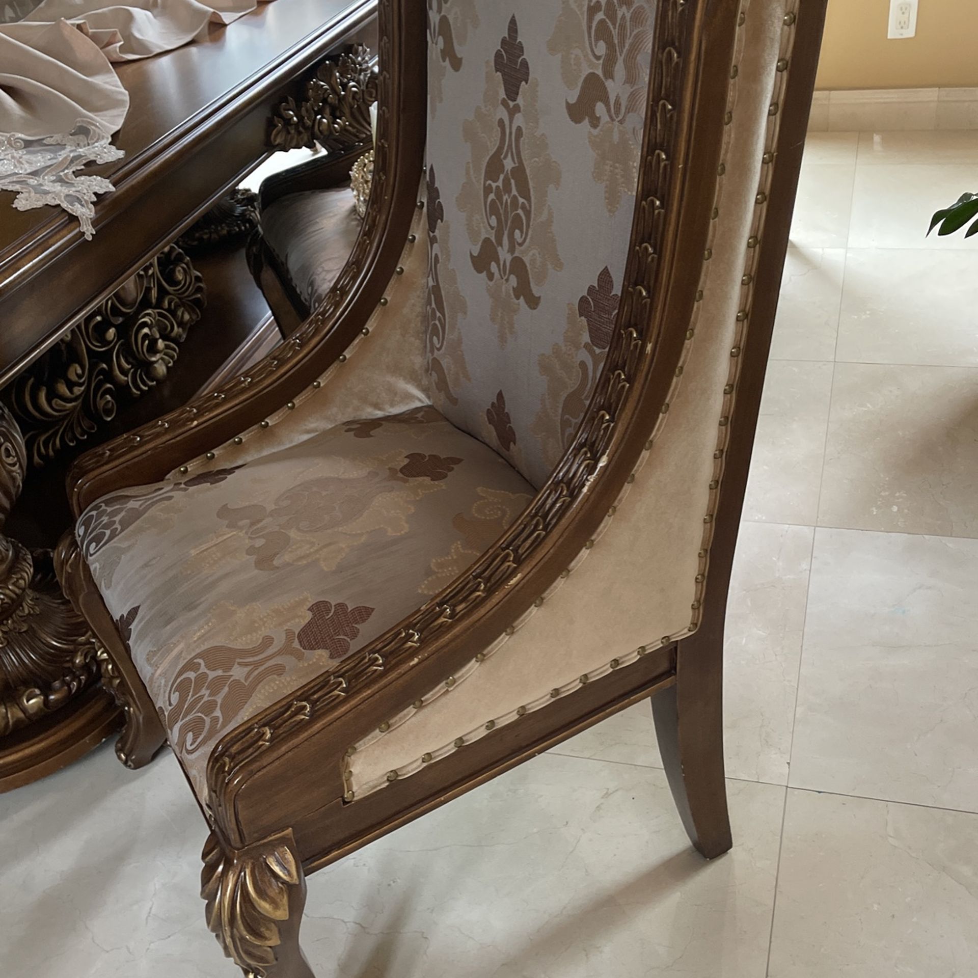 Fancy Dining Table With 8 Chairs. Furniture