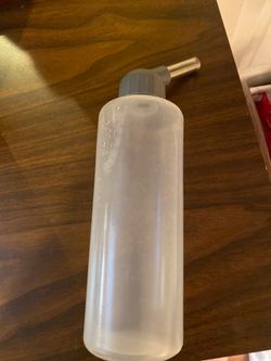 Pet water bottle for carriers/crates