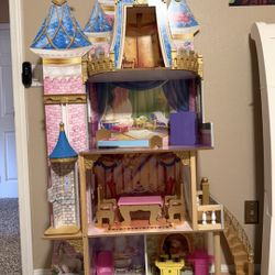 Doll house Disney princesses Extra large like new