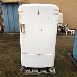 Refrigerator Gas 1940s