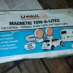 U-Haul Magnetic Tow Light Set

