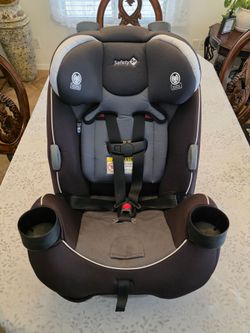 Safety 1st Convertible Car Seat
(Rear facing, forward facing, booster)