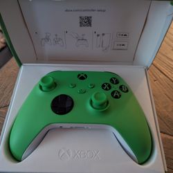 Microsoft Xbox Wireless Controller - Velocity Green – for Xbox Series X|S, Xbox One, PCs, and Cloud-Enabled Devices