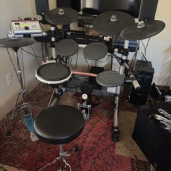 Yamaha DTXpress IV Special Electronic Drum Set (studio monitor speakers, drum throne)