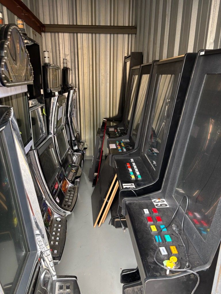 11 Arcade Slot System . 200 Each
