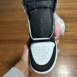 Air Jordan 1 Retro High OG Size 5.5y/7W