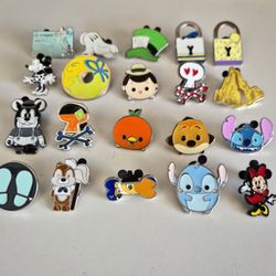 20 Disney trading pins lot set.Tradeable at all disney parks.