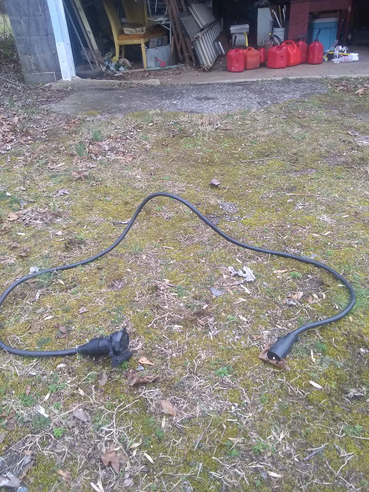 Electrical cable for gooseneck or fifth wheel connection