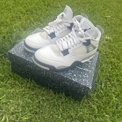 Air Jordan 4 Midnight Navy- Size 9