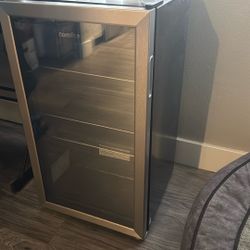 Comfee mini fridge 