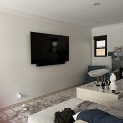 New 70” TV Samsung