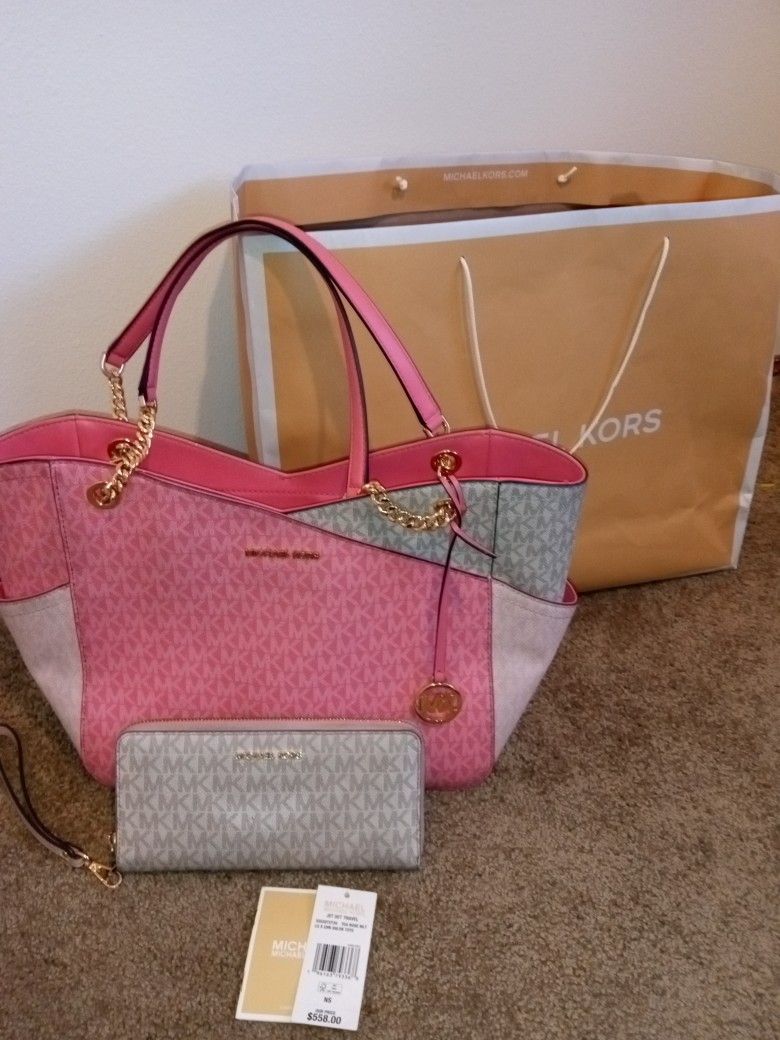 Michael Kors Purse Is Coming With The Wallet