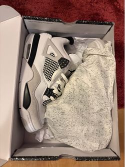 Men’s size 10 Jordan 4 Military Black