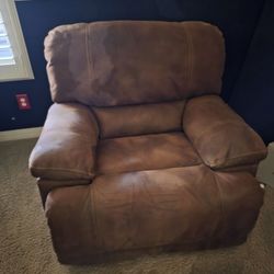 Comfy Recliner And End Table 