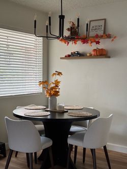 Round table (black) + 4 chairs