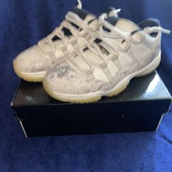 Retro Jordan 11s Size 8