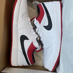 Jordan 1 Low White University Red Black Size 12.5M