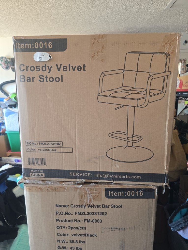 Crosdy Velvet Bar Stool Set
