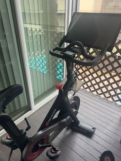 Peloton Indoor Exercise Bike with Screen