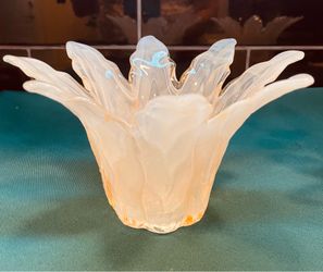 Beautiful Murano art glass hand blown petal vase/bowl with marble striating and petal top