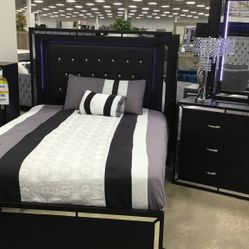 1 Queen Head Board, 1 Queen Footboard ,1queen Side rails & Slats, 1 Night Stand 1 Mirror,1dresser