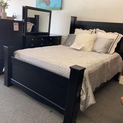 SPECIAL] Mirlotown Poster Bedroom Set