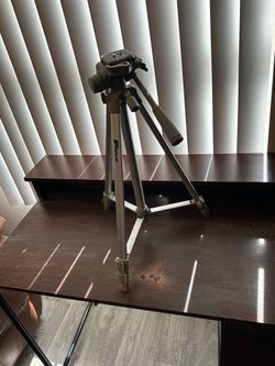 Targus Tripod TGT-58TR 58 Inch with Pan Head Tilt New With Case