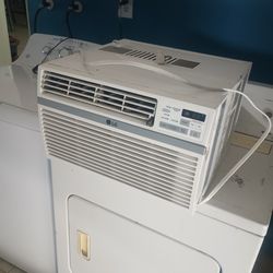 Like New  AC Unit ,Comes With Remote