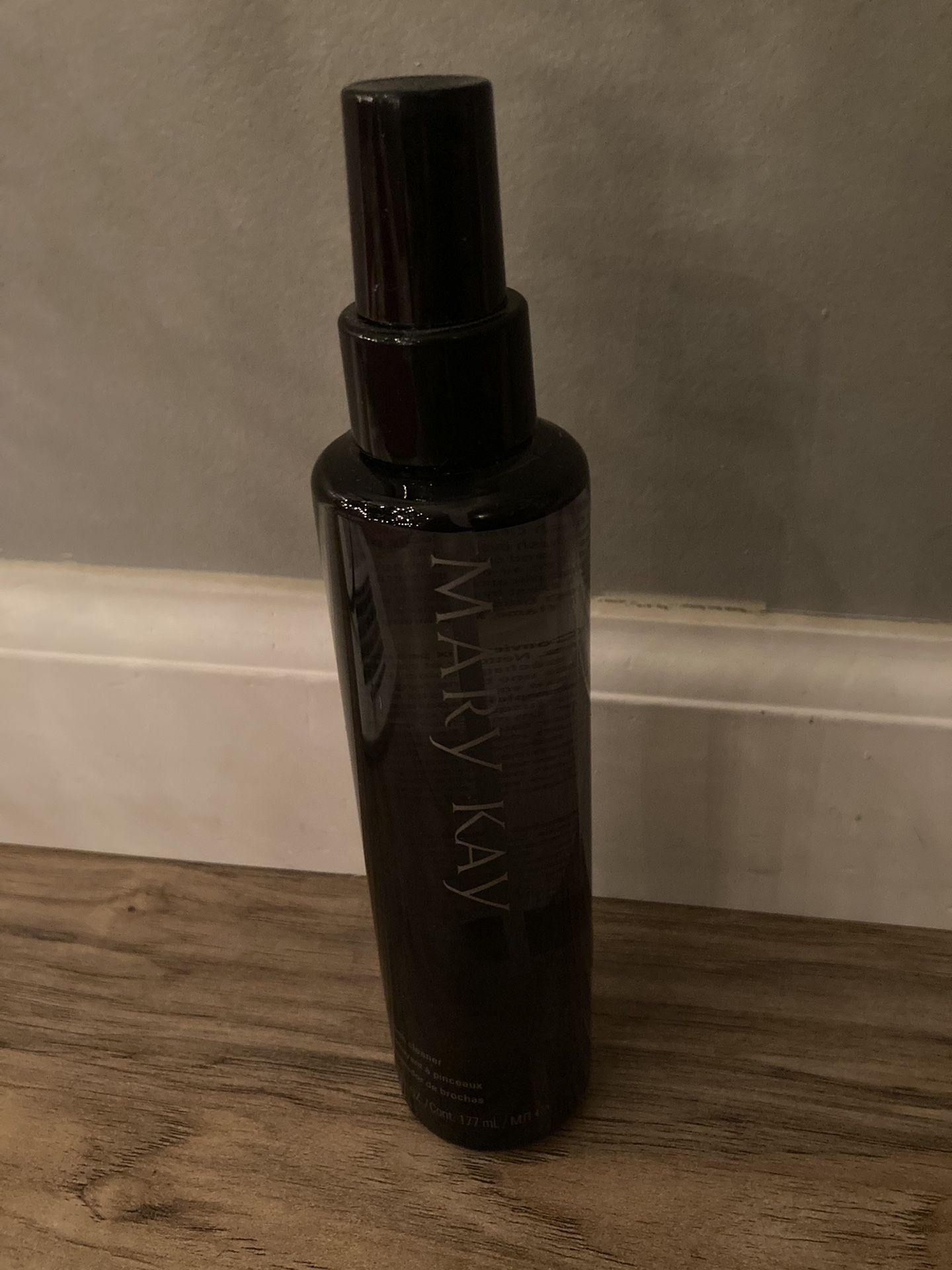 Mary Kay Makeup Brush Cleaner