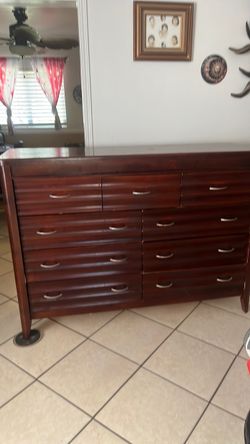 Bedroom dresser for free