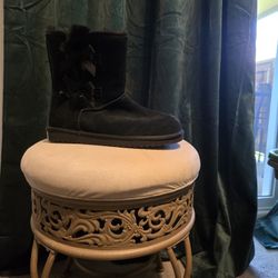 BRAND NEW UGG Boots - Size 10