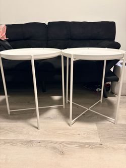 Side tray tables