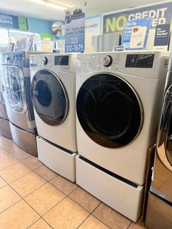 LG 4.5 Cubicos Lavadora y Secadora 7.4 Cubicos Con Pedestal