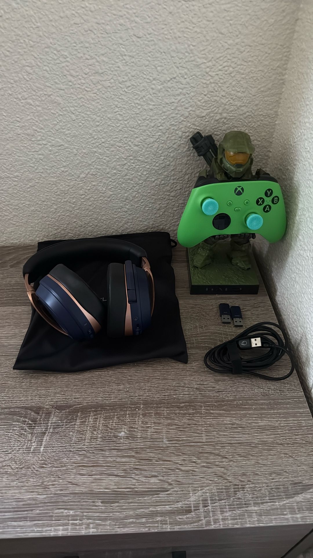 XBOX and turtle Beach Headset +Accessories