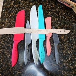 Tomodachi Knives
